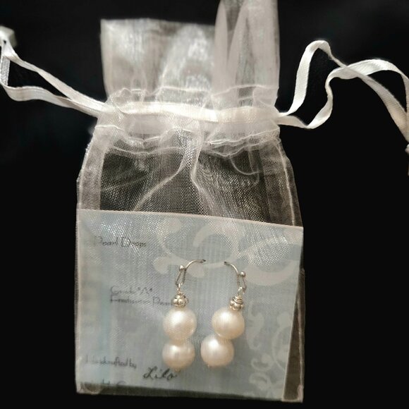 Handcrafted White Grade 'A' Freshwater Pearl Earrings - Picture 2 of 2